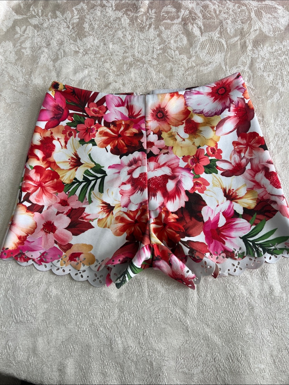 Parisian Collection Tropical Floral Scallop Hem Shorts XS